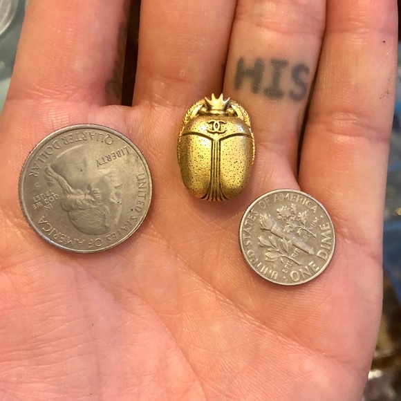 Chanel scarab beetle earrings - Picture 8 of 8